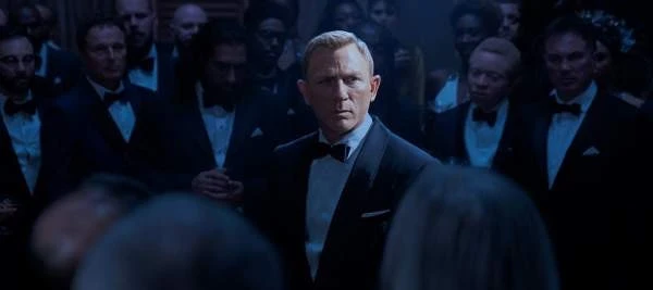 Amazon убрала оружие с постеров фильмов о Джеймсе Бонде – Портал статей